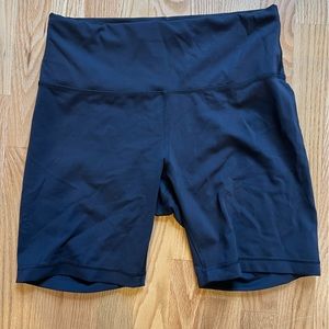 Lululemon Wunder train short 8 inch black size 12